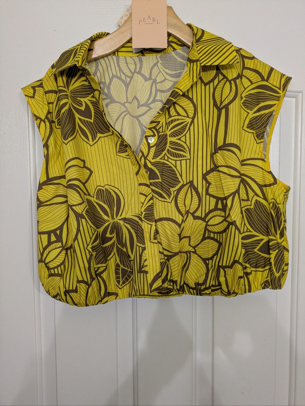 PEARL by lela Ross Yellow & Brown Floral Cropped Sleeveless Button Top